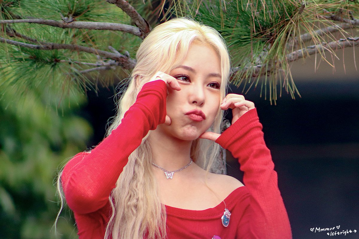 mmmooleftright's tweet photo. 231013 뮤직뱅크 휘인팬매

봄날 햇살 같은 우리 휘이니 

#마마무 #MAMAMOO
#휘인 #WHEEIN https://t.co/MDV90otk7y