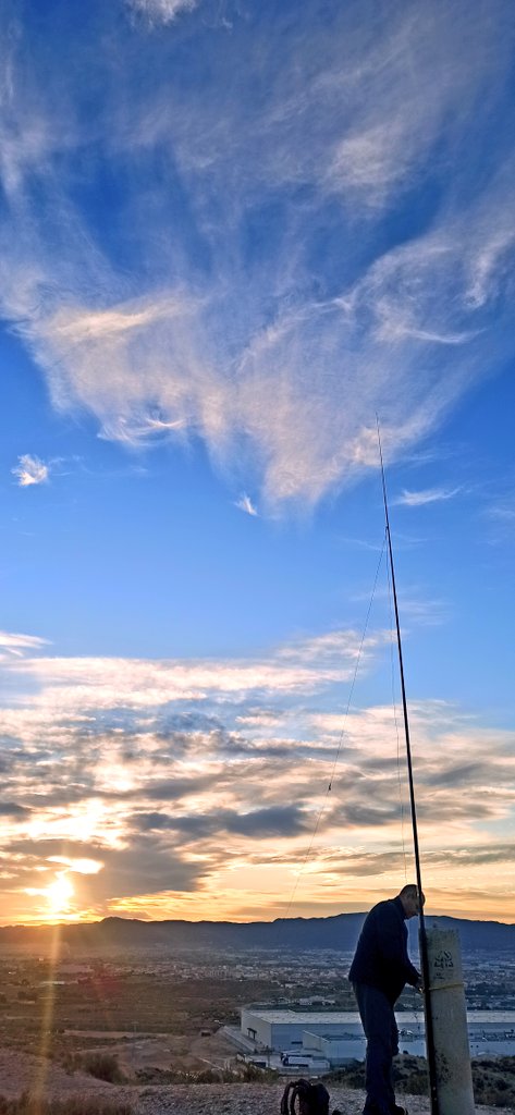 Buenos días, mañana de rodaje 🎥  con la nueva antena especial para /Portable y expediciones de @bigsignal_anten 📡🔥  #sota #pota #dx