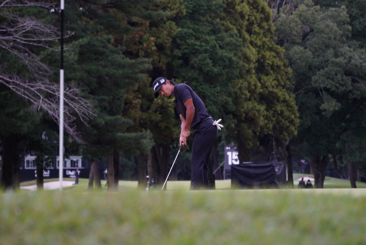 golfnetwork_jp's tweet photo. 17番セカンドショットがグリーンオーバーしてしまい、3打目もよらずでピンチでしたが、なんとかボギーで納めました。あと1ホール👊
#GOSATOSHI
#小平智
#ZOZOCHAMPIONSHIP #ゾゾチャン #PGAツアー #ゴルフ #ゴルフネットワーク https://t.co/zXqEcLMxCk