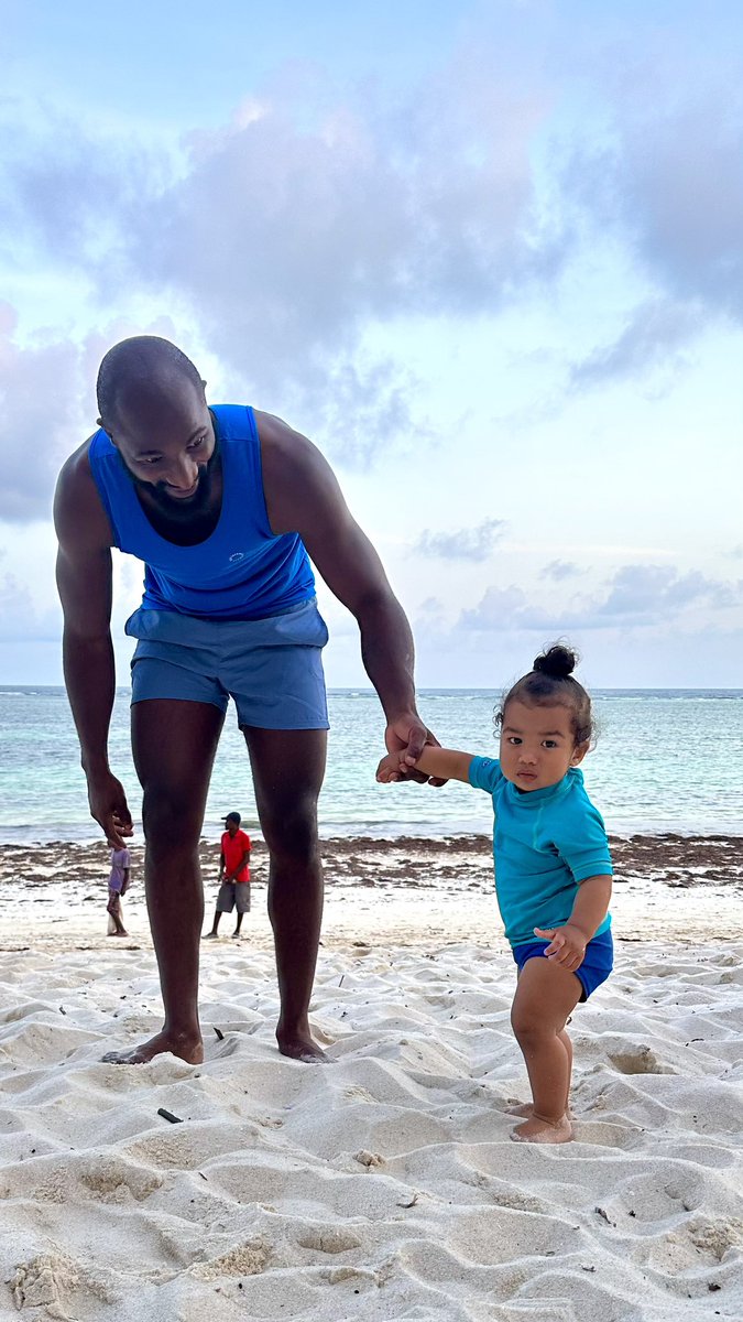 ombachi13's tweet photo. I am proud to say the mini version of myself is way better that the original. Happy 2nd birthday Aleksandra AKA Sasha ❤️❤️❤️ https://t.co/2qcbDrzQrC