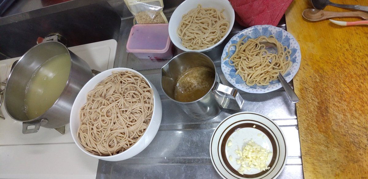 clover43204026's tweet photo. 10/18 63.9㎏　10/19 64.1㎏
200g増量

朝　麻婆豆腐卵入り

昼　オートミール雑炊

夜　鰹節とごまと梅干しのぶっかけパスタ、野菜ジュース

#産後ダイエット https://t.co/wyODkVK5Bb