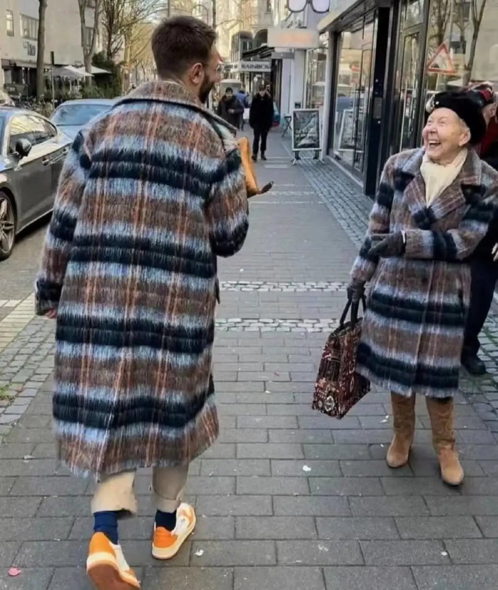 When I went to Shanghai, I learned that the most beautiful on the street is "grandpa and aunt", dressed well, and noble temperament!