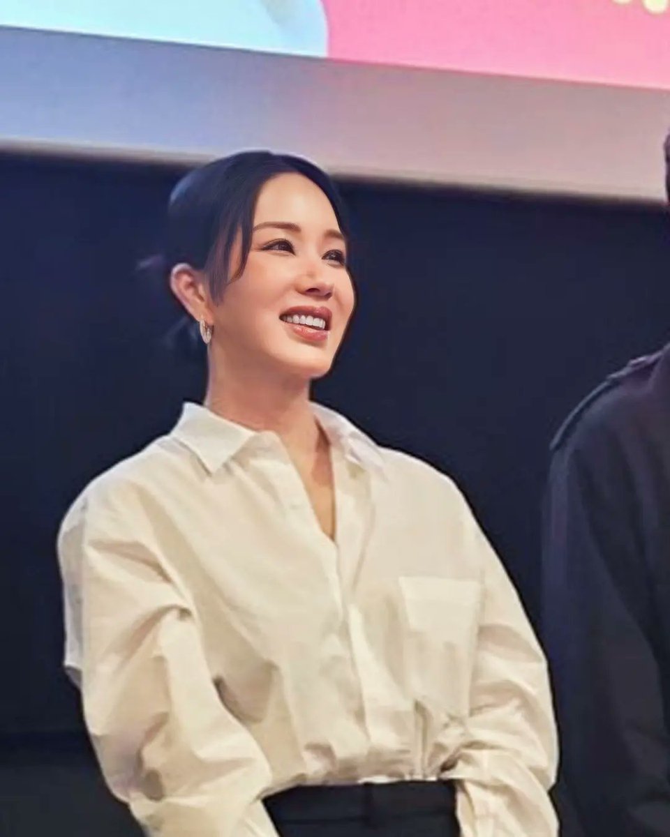 uhmtaengi's tweet photo. 화사한그녀 무대인사! 
Miss Fortune visit stage today. 
Our beautiful Jihye💓 
#uhmjunghwa #missfortune #엄정화 #화사한그녀 https://t.co/91kJZN6KV5