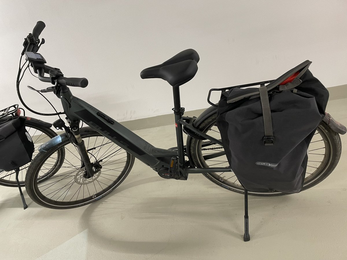 realjoycelopes's tweet photo. Mit dem E-Bike fahre ich sogar im Regen ☔️ . Was für ein Spass.  Und der Einkauf hat auch voll Platz… #happybünzlilife #newebike 😅 https://t.co/10s7NqpE8l