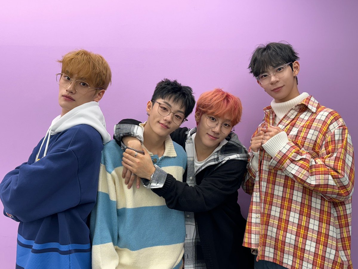 TIOT_NOW's tweet photo. [#스타트_time⏰] 📸
🤓🤓🤓🤓
어제 오늘 반전미 가득❣️
내일은?😎🌹

#TIOT #티아이오티
#김민성 #KIMMINSEOUNG
#금준현 #KUMJUNHYEON
#홍건희 #HONGKEONHEE
#최우진 #CHOIWOOJIN
#TIOT_PreDebut #백전무패 https://t.co/zRn2t9ogZ8