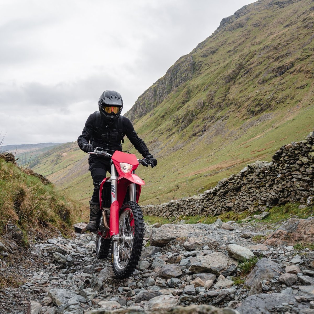Are you riding enduro bikes during winter? Rely on #knoxarmour for your protection!