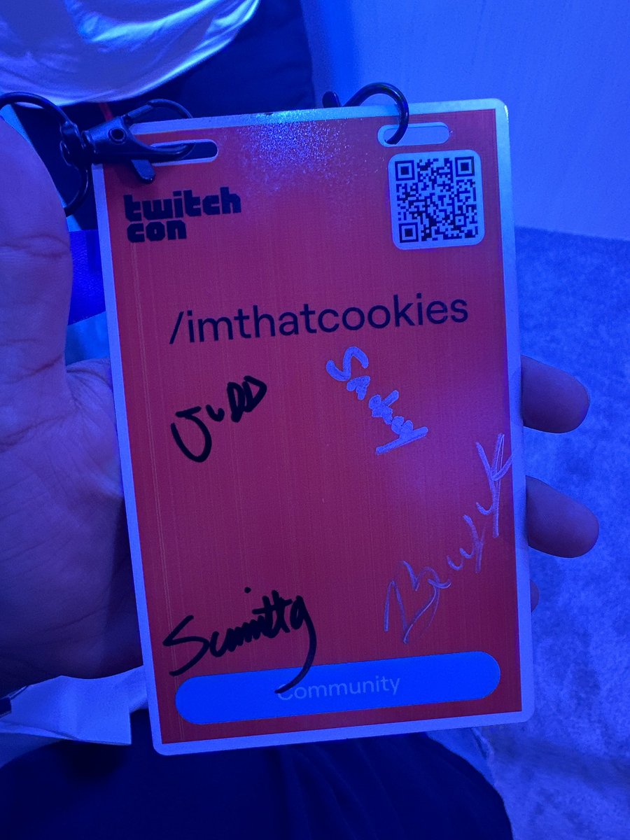 Thanks you all for guys for coming to twitch con and I appreciate you guys taking a picture and signing my badge 😁 and best believe I’m hitting that 5k gift badge soon (next are the bits badge..) <a href="/summit1g/">summit1g</a>  let me be ur 538th mod 😅🙏