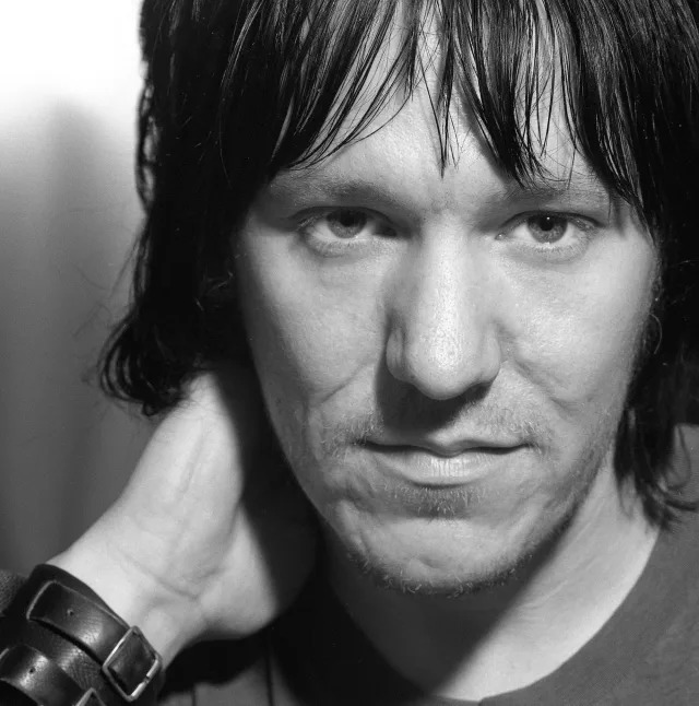 thejunebugfreak's tweet photo. 20 years ago today Elliott Smith passed away at only 34yrs old. One of the most gifted songwriters &amp; musicians of his generation, it's such a terrible loss. His influence is still felt in so many modern artists. A singular artist that is dearly missed &amp; whose music I cherish. 💙 https://t.co/NrMsX0Efqj