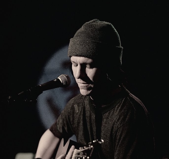thejunebugfreak's tweet photo. 20 years ago today Elliott Smith passed away at only 34yrs old. One of the most gifted songwriters &amp; musicians of his generation, it's such a terrible loss. His influence is still felt in so many modern artists. A singular artist that is dearly missed &amp; whose music I cherish. 💙 https://t.co/NrMsX0Efqj