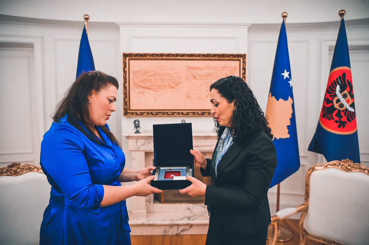 VjosaOsmaniPRKS's tweet photo. Welcome to Kosovo, @aliciakearns!

Thank you for being a staunch ally &amp; supporter of the people of 🇽🇰.

Your ongoing efforts in standing up against those who continue to undermine the hard-fought peace in our region is highly valued.

We stand stronger with allies like you! 🇽🇰🇬🇧 https://t.co/zs7yzvKh6H