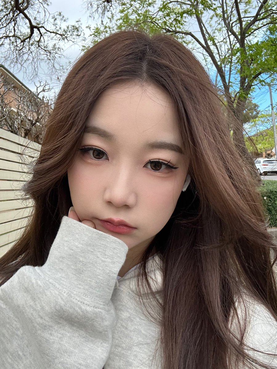 kiittwy's tweet image. JDG 2:1 ✅
G2 2:1 ✅

REPOST AND I DONT CARE GEE TEWW WIN #Worlds2023