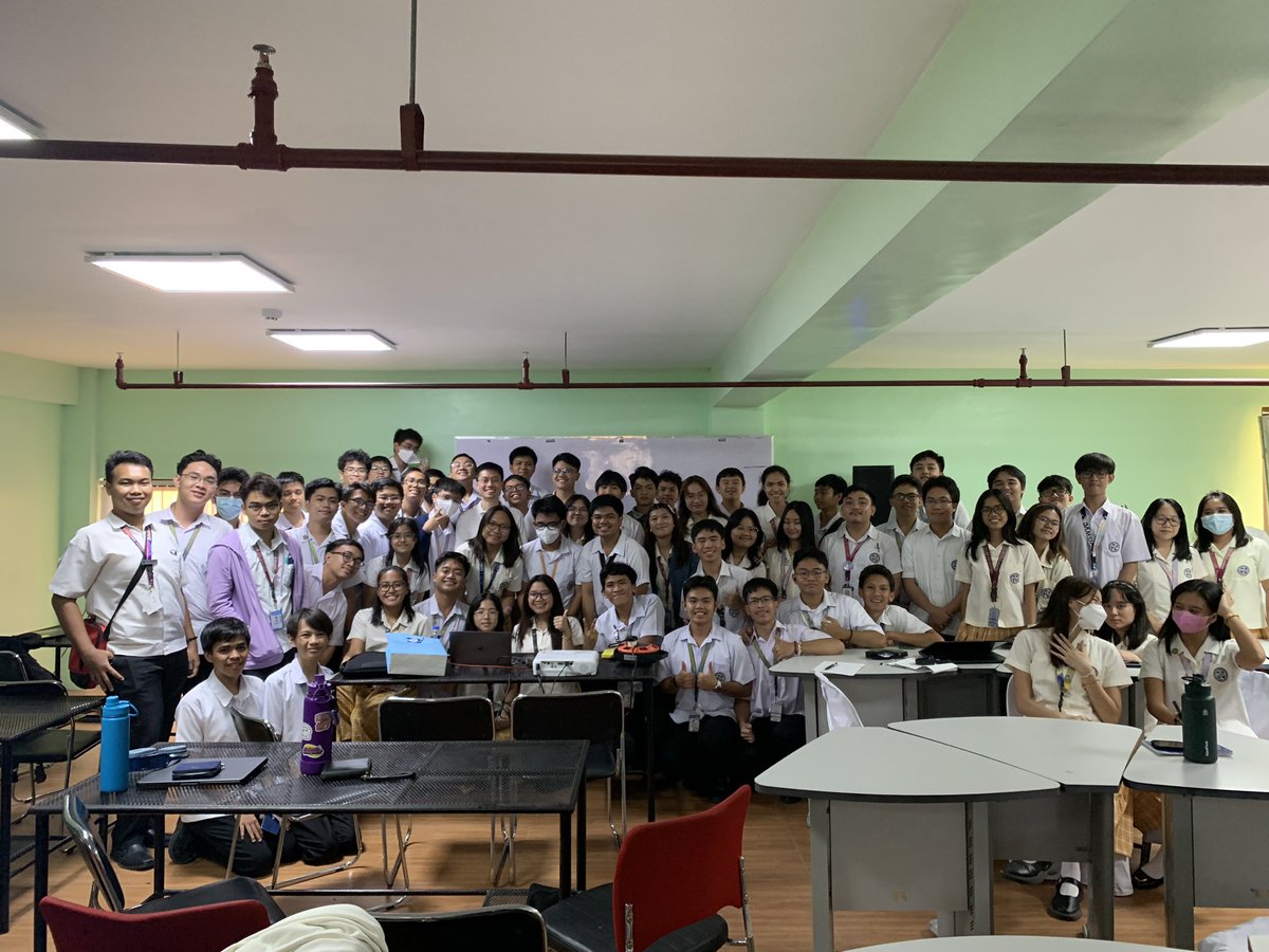 oeaoa's tweet photo. Former International Math Olympiad (IMO) silver medalist and US IMO coach @PoShenLoh visited PSHS Iloilo last Thursday to give a talk on making Math more engaging for everyone. Poshen is the lead developer of NOVID, a contact tracing app designed to help slow the spread of COVID. https://t.co/ELq1EYVMxR