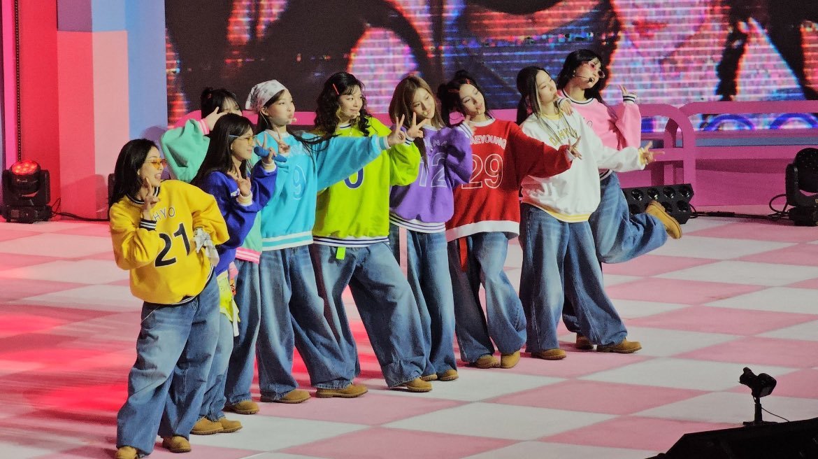 .<a href="/JYPETWICE/">TWICE</a>'s "♡NCE AGAIN" Fanmeeting at Olympic Hall (1st Concert)

SETLIST

M-1. I'M GONNA BE A STAR
M-2. Talk that Talk

MC-1. Members introduction

M-3. MOONLIGHT SUNRISE
M-4. YOU IN MY HEART
M-5. SAY SOMETHING

MC-2. GAME TIME

VCR. (includes elements of "ROLLIN") 

M-6.