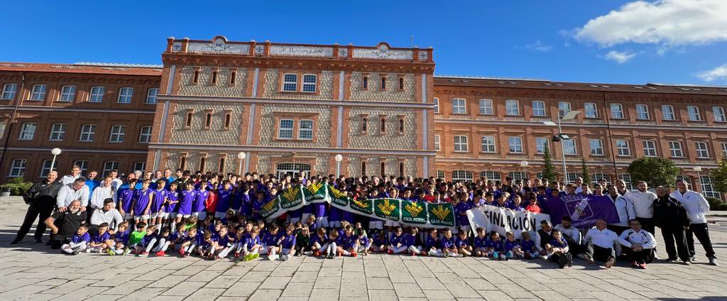 Presentación 2023/2024
#JUVENIL
#PREBENJAMINA
Un año más dentro de esta gran familia 💜