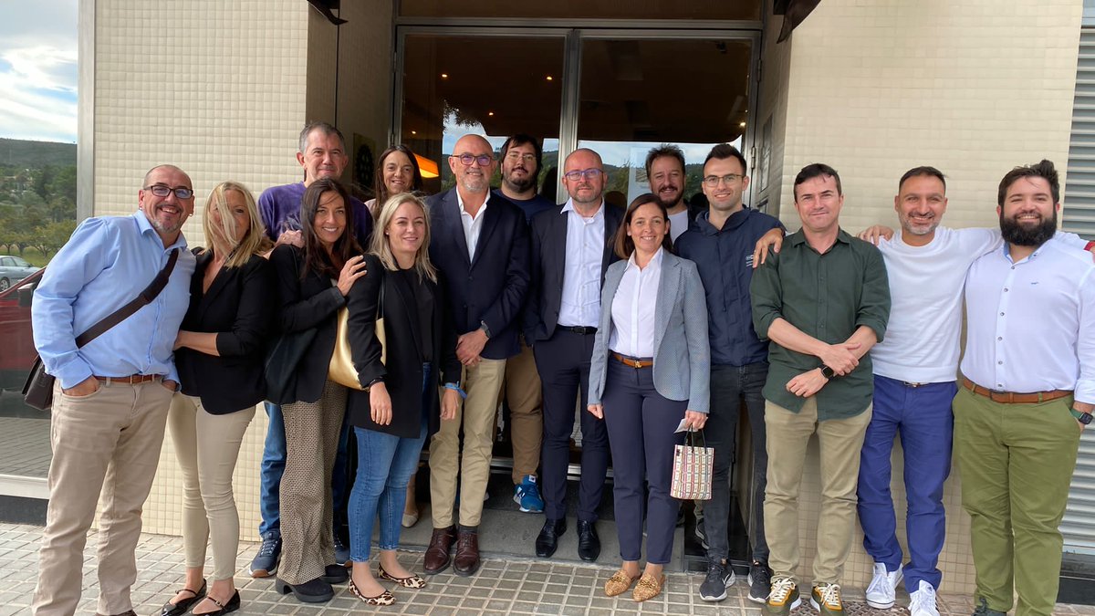 jurajtomaga's tweet photo. #ONTINET started in 1992 w/ 3 employees. Now for company of Vicente Coll work more than 70 locals representing #Slovak 🇸🇰 global company @ESET in Spain & Andorra as @ESET_ES. Honoured to see premises of 3rd largest employer in #Ontinyent. Looking forward to our plans in cybersec https://t.co/XkDzTmmf2L