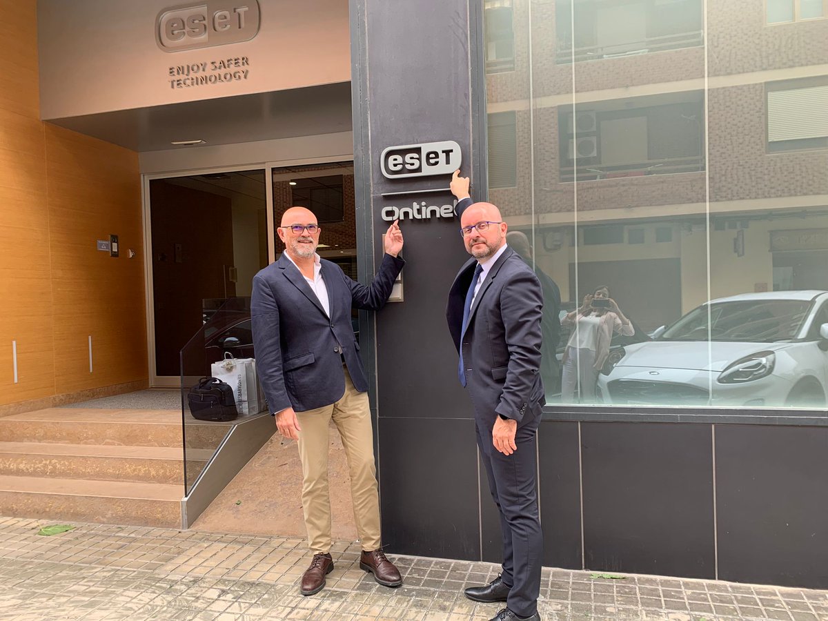 jurajtomaga's tweet photo. #ONTINET started in 1992 w/ 3 employees. Now for company of Vicente Coll work more than 70 locals representing #Slovak 🇸🇰 global company @ESET in Spain & Andorra as @ESET_ES. Honoured to see premises of 3rd largest employer in #Ontinyent. Looking forward to our plans in cybersec https://t.co/XkDzTmmf2L