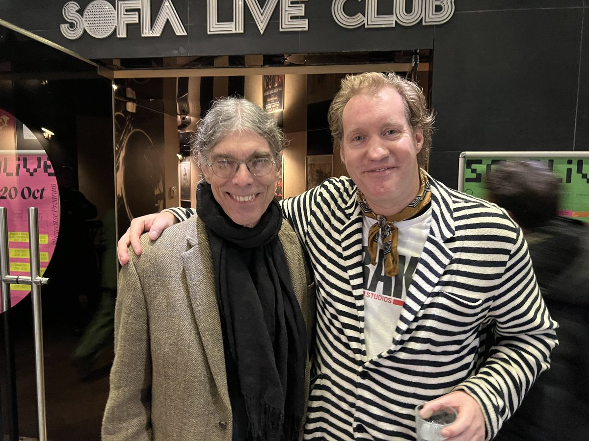 Taking notes 📝 with Mr David Fricke journalist royalty #davidfricke #rollingstonemagazine #soalive