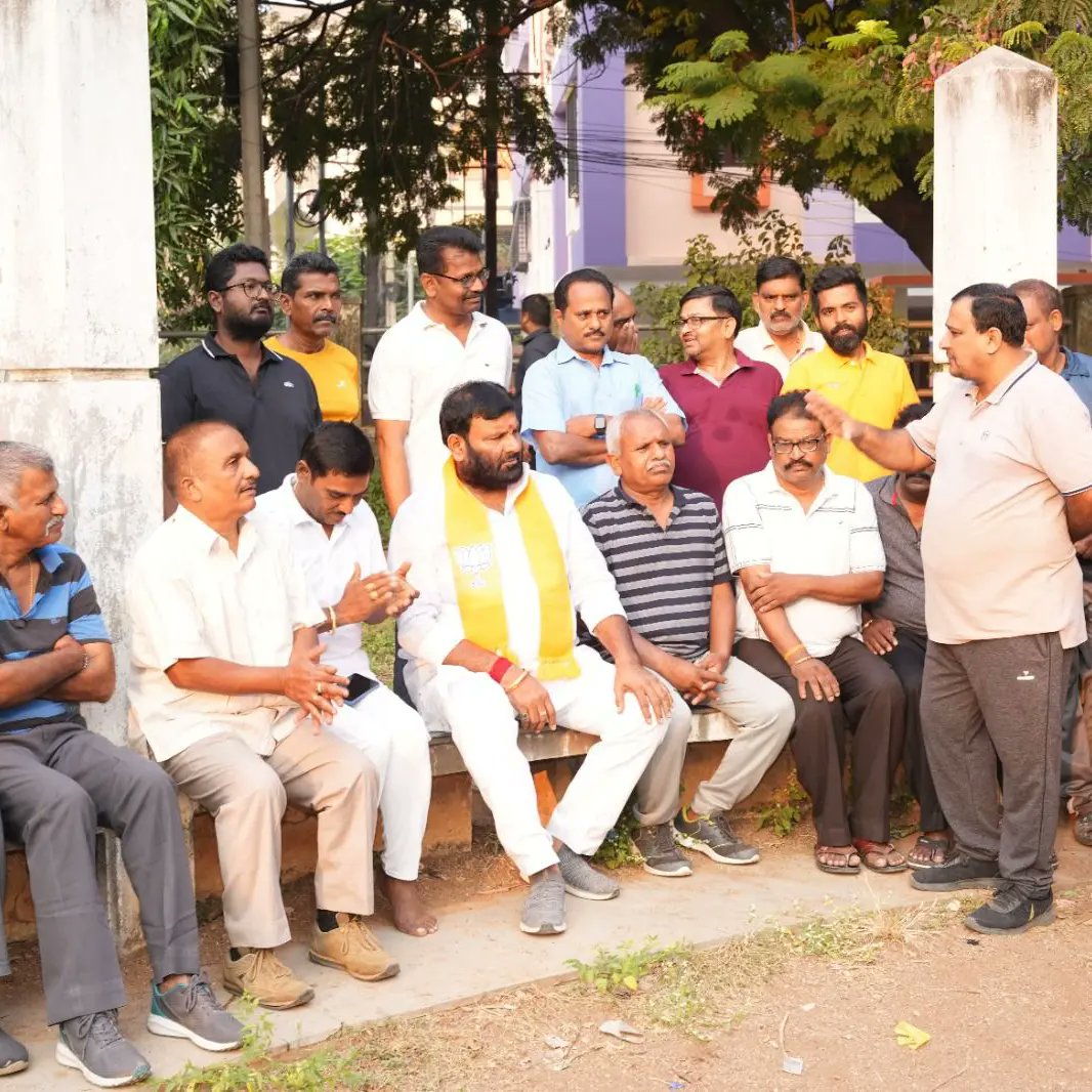 assembly90656's tweet photo. *కుత్బుల్లాపూర్ లో ఈ ఎన్నికల్లో మార్పు రావాల్సిందే..*

*-ఉషోదయ కాలనీ పార్క్ లో శ్రీశైలం గౌడ్ గారితో వాకర్స్..*
 
#kpvfailedquthbullapur
#vivekfailedquthbullapur
#QUTHBULLAPURCONSTITUENCY
#kunasrisailamgoud
#bjp4quthbullapur
#kunasrisailamgoudforquthbullapur https://t.co/kM2C85nF01