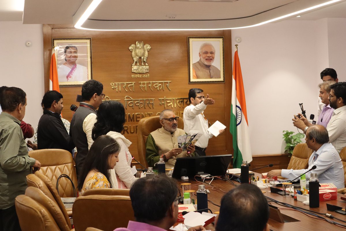MoRD_GoI's tweet photo. These brochures will help in providing information about the significant progress and achievements of various schemes of Ministry of Rural Development during the last 9 years. #RuralDevelopment #9yearsofDevelopment #ProgressiveRuralIndia https://t.co/aWDZF9zB9W