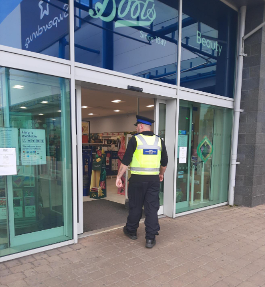 Kingswood Neighbourhood team had a couple of action days last week, where we caught a number of prolific shop lifters. On the lead up to Christmas, we will be carrying out more days like these to help with shop theft #shoplifters #makesureyoupay
