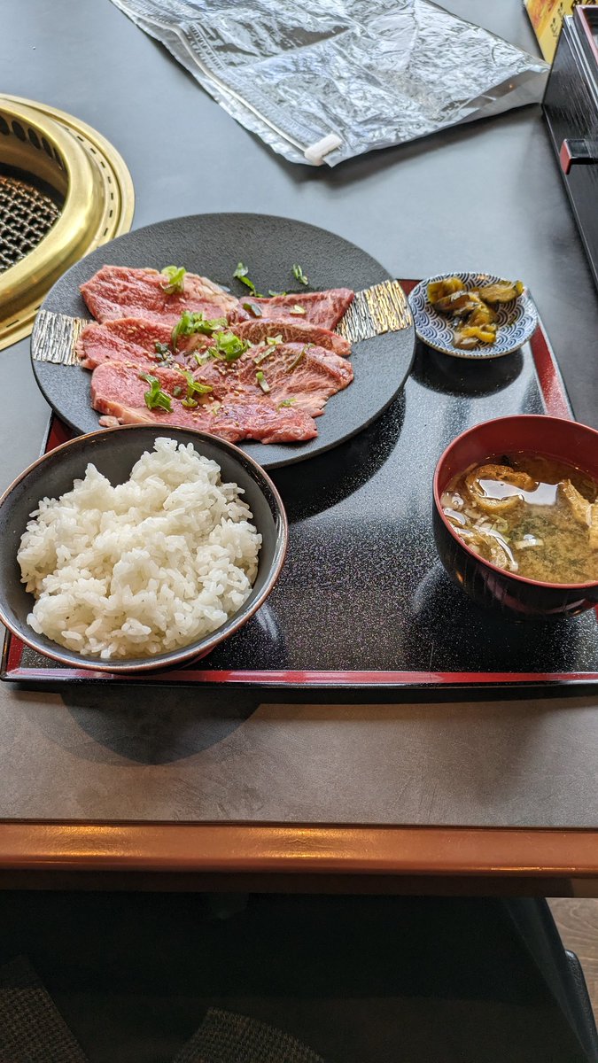 rogume1002's tweet photo. 山形市を観光
山形牛ランチ→霞城公園→山形美術館→文翔館 https://t.co/s2k0sLpFG8