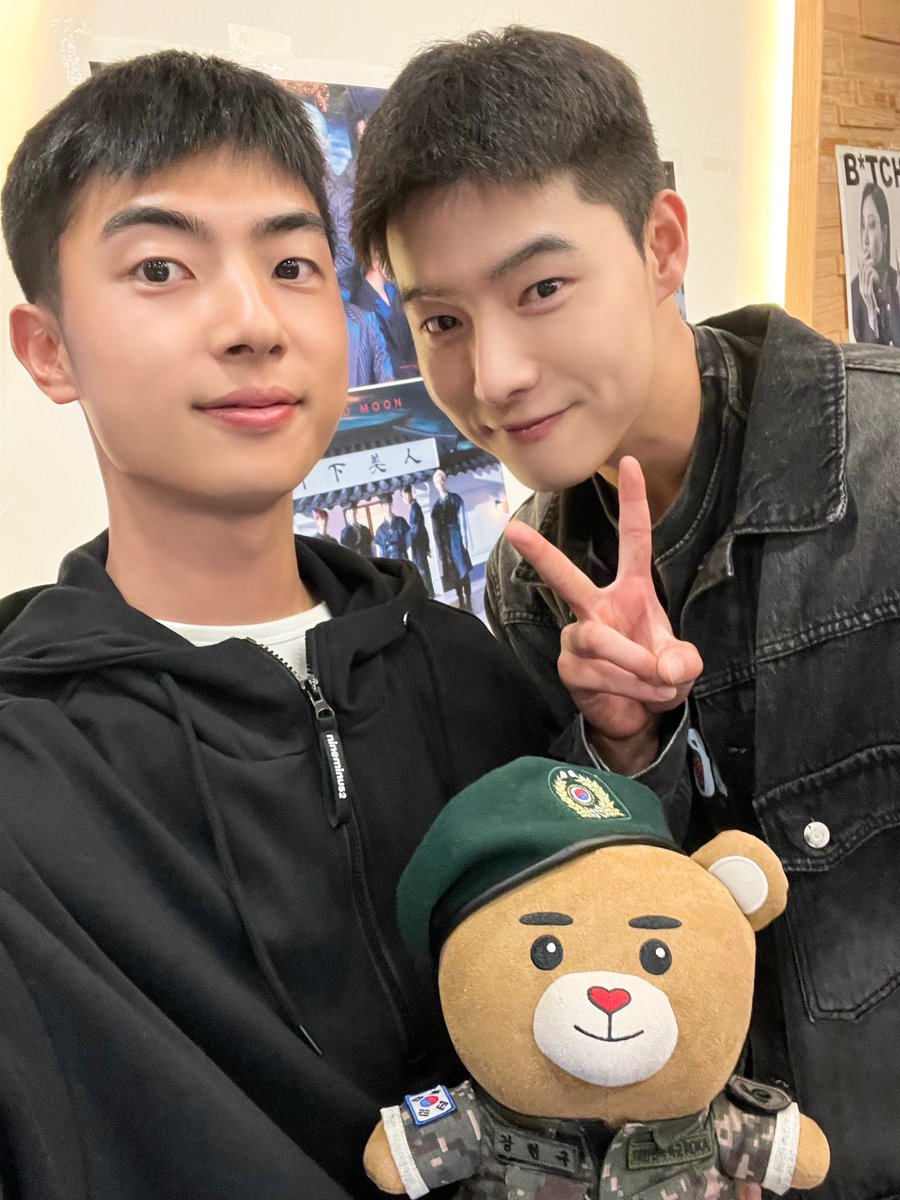 B612regulus's tweet photo. LEADERLINE???? 4WE??????? how long has it been OMG😭😭😭😭😭😭😭 https://t.co/vBNUAZ9zcU