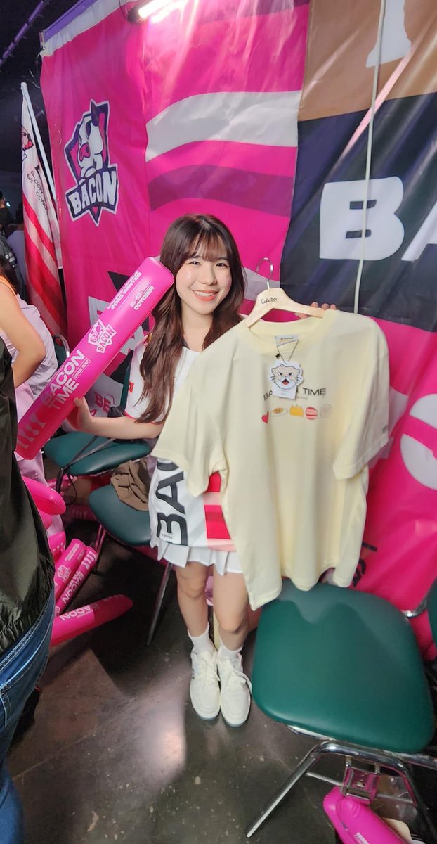 ตัดภาพมาข้างสนาม บูท Bacon Time เปิดแล้วนะ (แต่แถวยาวมากกกกกกกกกกกกกกกกกกกกกกกกกกก) รีบมาต่อแถวกันน๊า

#ทีมBaconTime #RPL2023Winter