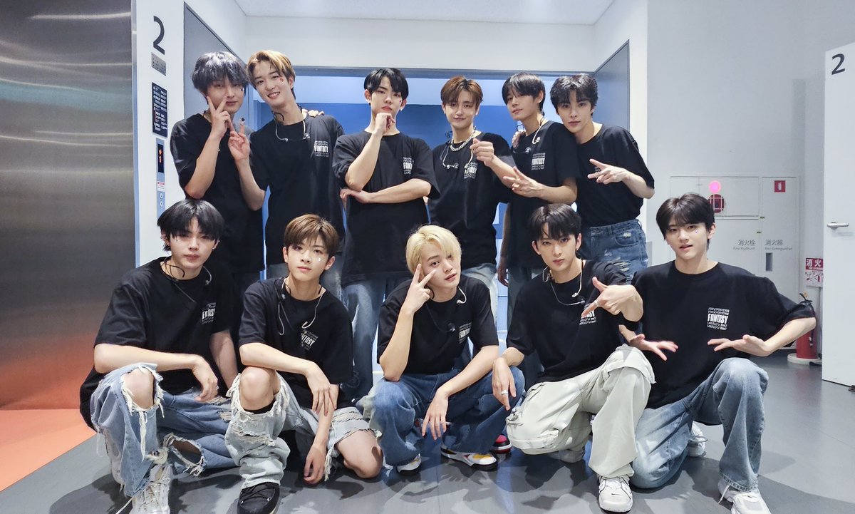 fantasyboys_twt's tweet photo. [📸] 

반디! 저희 1부 공연 재밌게 잘 즐기셨나요?
남은 2부도 함께 즐겨주세요😍 

#FANTASYBOYS #판타지보이즈
#1ST_TOKYO_FANCONCERT https://t.co/1Km1oneMBp