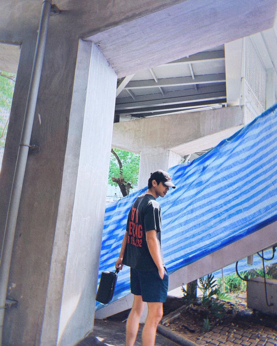TREPORAPATFC's tweet photo. [treporapat] IG Update 

สไตล์อย่างผม ไม่นิยมบ้างเหรอ😂

#treporapat https://t.co/BRpAvTwvQ9