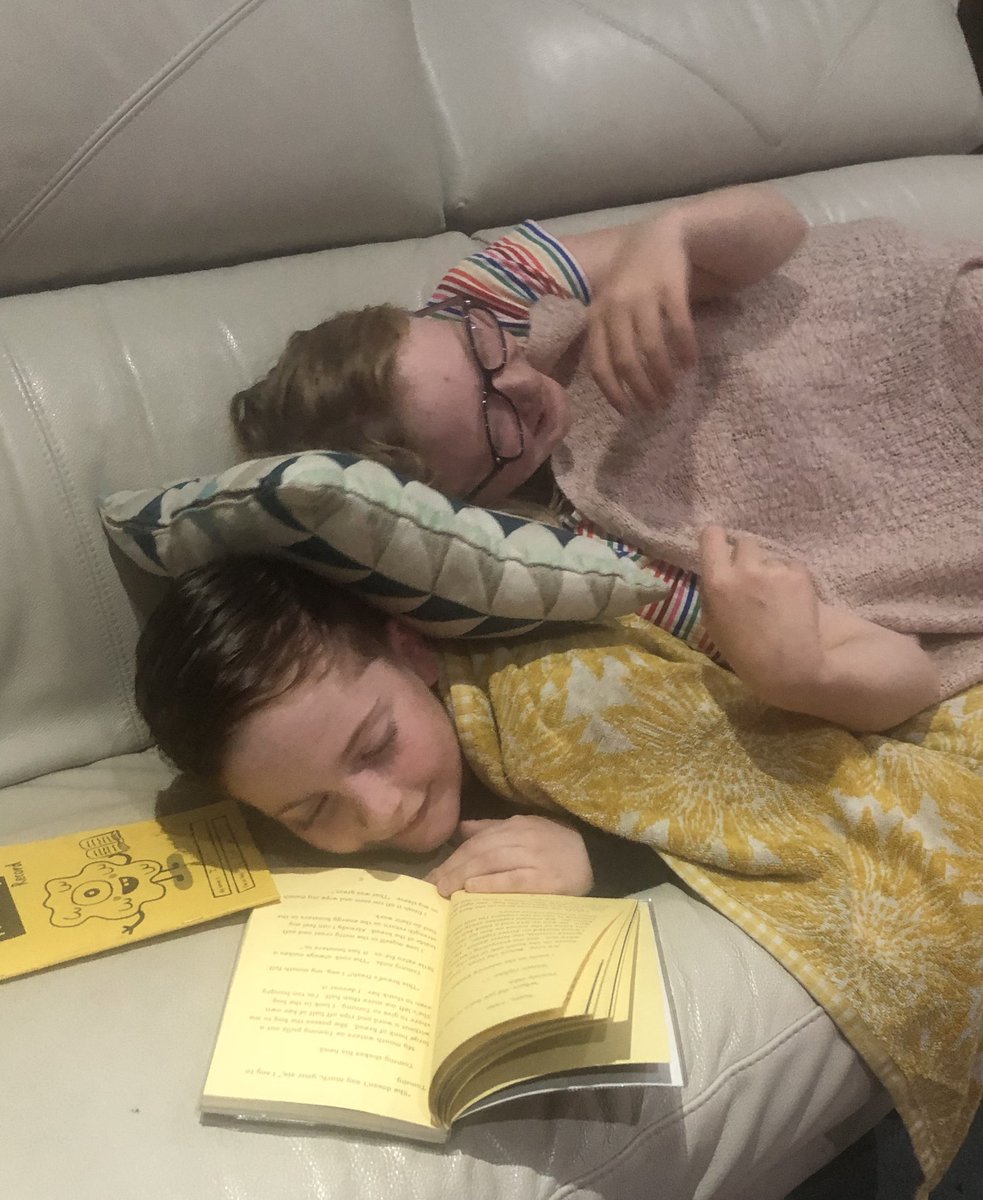 CarinaValentin6's tweet photo. The reading challenge continues with @IngsPrimary “reading when your sister thinks you’re her bed” https://t.co/xvcGuUCst6