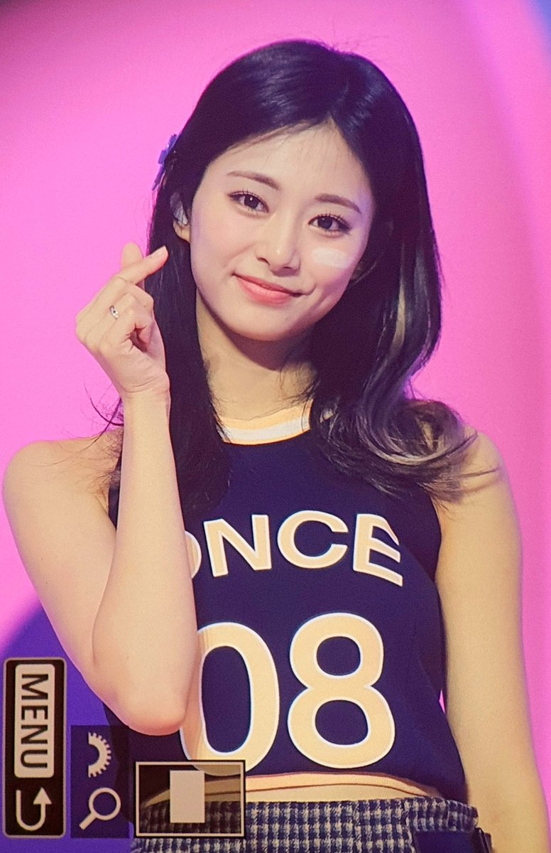 TWICE_MM1020's tweet photo. 231021 프리뷰 #쯔위 

쯔위야~💙💙💙
#트와이스  #TWICE #TZUYU #子瑜 #ツウィ 
@JYPETWICE https://t.co/2Ho22pkqIc