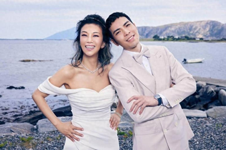 Furta5Furtado's tweet photo. The rain god Xiao Jingteng married his girlfriend, and the 16-year love of the female big man and the younger became positive https://t.co/rvofH1MXkX