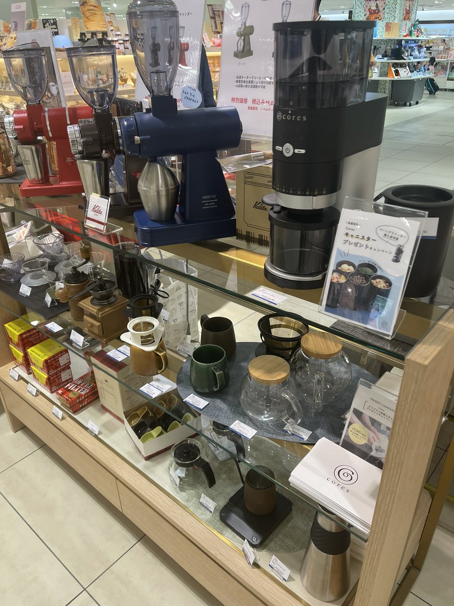 skip_coffee's tweet image. 梅田大丸でcoresさんの出展ブースが今日と明日開催されており行ってきました！このタイマー付きスケールがお湯を注いで重さを検知するとタイマーがスタートする優れ物で購入しました😁お値段も５０００円台でめちゃくちゃコスパ良いと思います。
#cores 
#珈琲