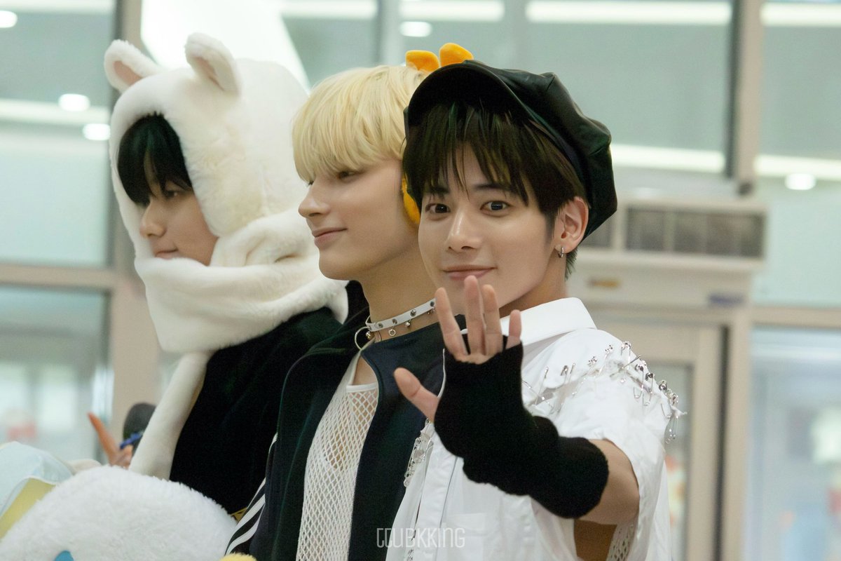 ttubkking's tweet photo. 231020 사운드웨이브 팬싸
셋의 매력이 다 달라🥹
#TXT #투모로우바이투게더
#수빈 #태현 #휴닝카이
#SOONIN #TAEHYUN #HUENINGKAI https://t.co/ccd6iRJD9l