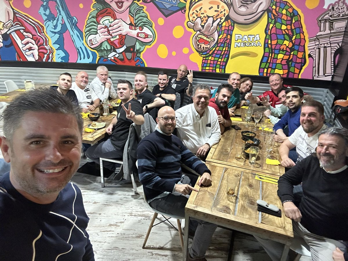 TripsEspana's tweet photo. #day0Tripto🇨🇦🇺🇸2023bySTRIPES
Cena pre-trip.
Esto se pone en marcha.
#molanlostripsbySTRIPES
#rumboa🇨🇦🇺🇸 https://t.co/hFws1OdDyd