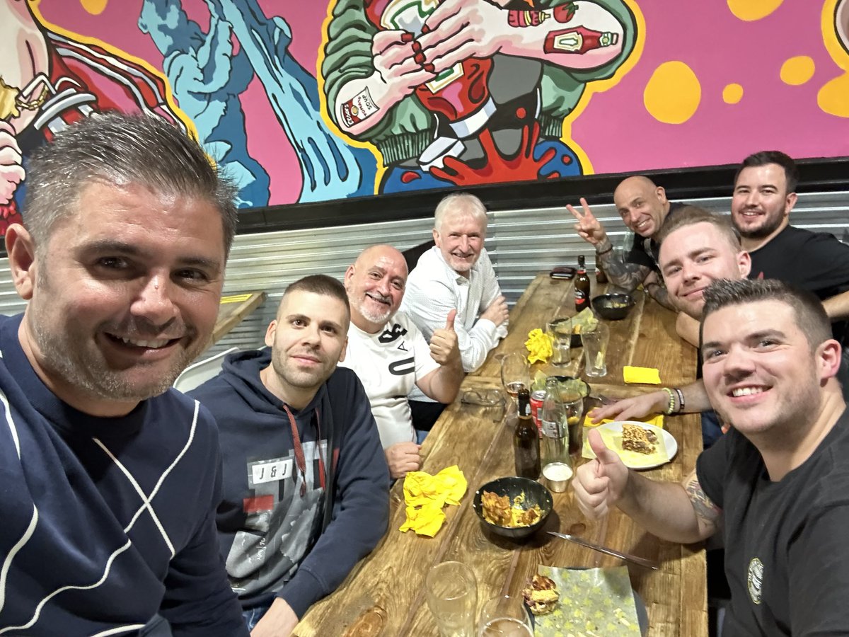 TripsEspana's tweet photo. #day0Tripto🇨🇦🇺🇸2023bySTRIPES
Cena pre-trip.
Esto se pone en marcha.
#molanlostripsbySTRIPES
#rumboa🇨🇦🇺🇸 https://t.co/hFws1OdDyd