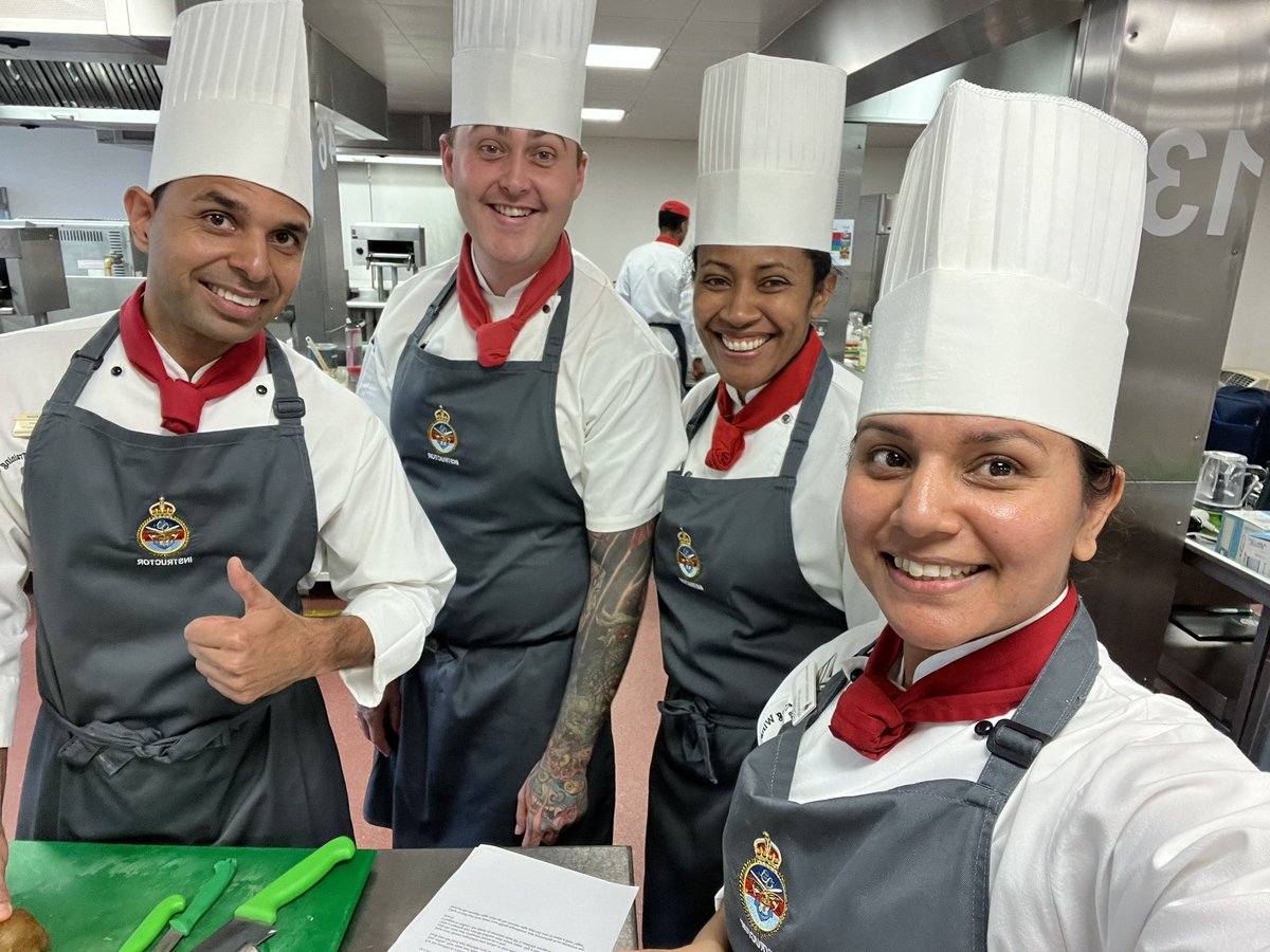 pardeep19922328's tweet image. Happy International Chefs day 🧑‍🍳👩‍🍳It aims to 'bring chefs together to inspire and educate the next generation about the joys of cooking, healthy eating, and the importance of sustainability’. #InternationalChefsDay @Def_Chef_School #ChefsDay #chefslife #wesustain #wearethechefs