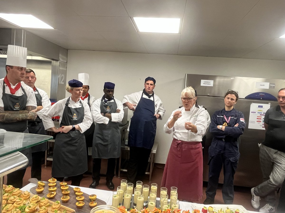 pardeep19922328's tweet image. Happy International Chefs day 🧑‍🍳👩‍🍳It aims to 'bring chefs together to inspire and educate the next generation about the joys of cooking, healthy eating, and the importance of sustainability’. #InternationalChefsDay @Def_Chef_School #ChefsDay #chefslife #wesustain #wearethechefs