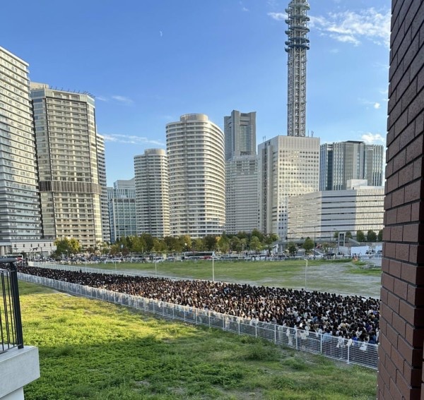 Gt8VUlzRG7buafO's tweet photo. 【目撃証言】『横浜駅まで1時間以上、退場しても敷地内から出られない』動線が貧弱と言われたKアリーナ キンプリの昼夜2部公演規制退場が地獄絵図と話題10月21日 #コンサート #Kアリーナ : 事件事故・災害速報ニュース https://t.co/ATTkOVNBxI #交通情報 #横浜 #キンプリ https://t.co/BNHC5Y2vrp
