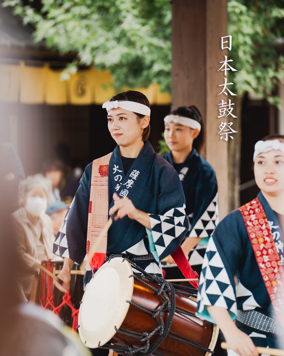 isesinsyuu's tweet photo. \\ 日本太鼓祭 //
今日は「日本太鼓祭」の初日
写真はおかげ横丁太鼓櫓の「枕崎火の神太鼓」
打ち手には一瞬、神が宿る
#伊勢 #進修まちづくり #おかげ横丁 #日本太鼓祭 #枕崎火の神太鼓 https://t.co/RlJsvlXPyI