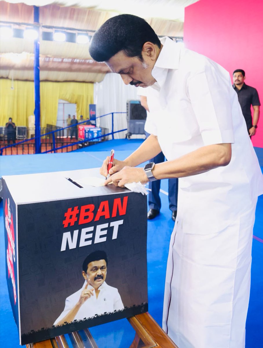 Udhaystalin's tweet photo. 'நீட் விலக்கு நம் இலக்கு' என்னும் மாபெரும் கையெழுத்து இயக்கம், @dmk_youthwing - @dmk_studentwing - @MedicalwingDMK சார்பில் இன்று தொடங்கப்பட்டுள்ள நிலையில், தமிழ்நாட்டின் முதல் பிரதிநிதியாக, நம் மக்களின் உணர்வை வெளிப்படுத்துகிற வகையில் முதல் கையெழுத்திட்ட மாண்புமிகு முதலமைச்சர் @mkstalin அவர்களுக்கு நன்றி.

நீட் தேர்வு இல்லா தமிழ்நாட்டை உருவாக்க, நீட் ஒழிப்புக்கான இந்த மாபெரும் கையெழுத்து இயக்கத்தில் பங்கேற்போம் - தமிழ்நாட்டு மாணவர்களின் கல்வி உரிமை காப்போம்.
#BanNEET 
@EzhilarasanCvmp @Dr_Ezhilan @DrKanimozhiSomu @rajiv_dmk