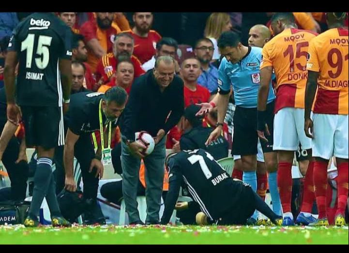 AlenMarkaryan's tweet photo. Sevgili Burak Yılmaz
Bu fotoğraflara iyi bak ve topçularına iyice anlat...
Ve ona göre çıkın bu akşam maça..... https://t.co/ivkuZeja00