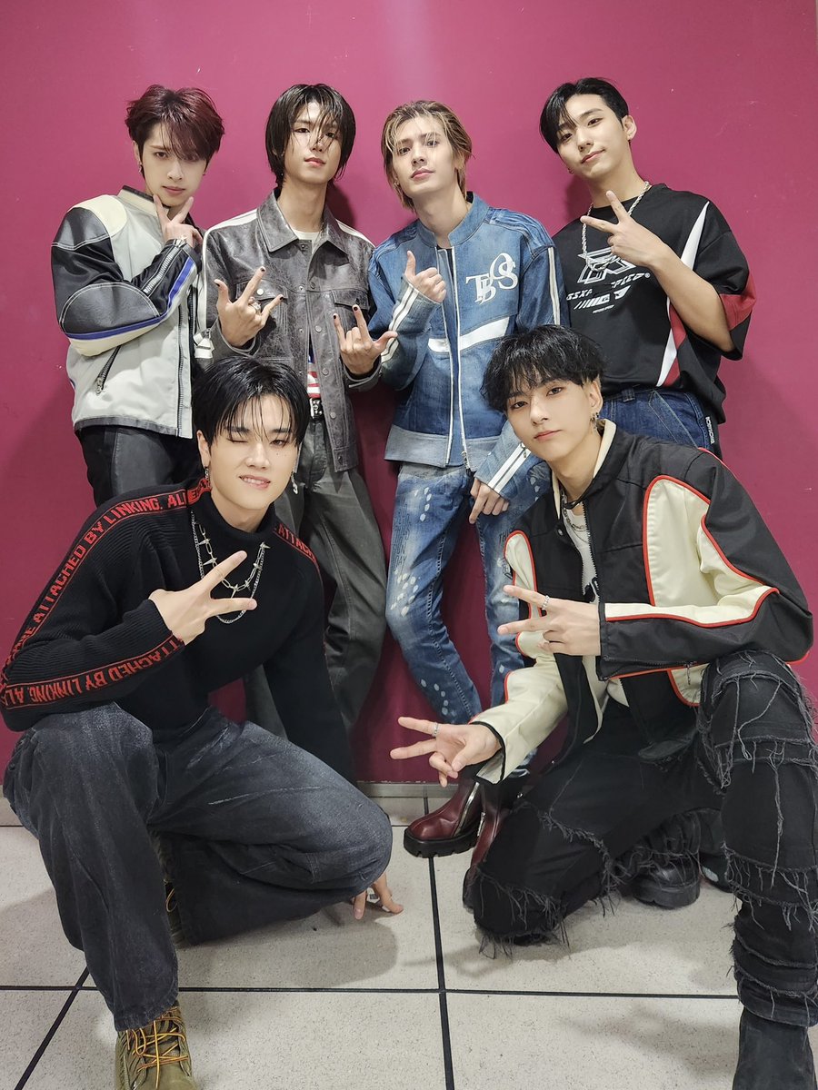 gwunil's tweet photo. If we are with Villains there is no wrong direction. Together let's pull the wheel and race the rest of day too.
https://t.co/KPQW6c9Qtr
