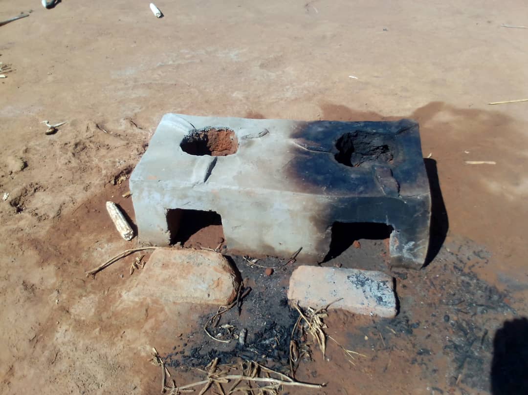 MudziProject's tweet photo. We are thrilled to discover there is a 98% usage of the efficient cooking stoves in Chisinga as we continue to support rural communities with stoves and briquettes.
@theiris_project 
@rogerwilliamsparkzoo
@fromthebowseat https://t.co/61QrmTZZcf