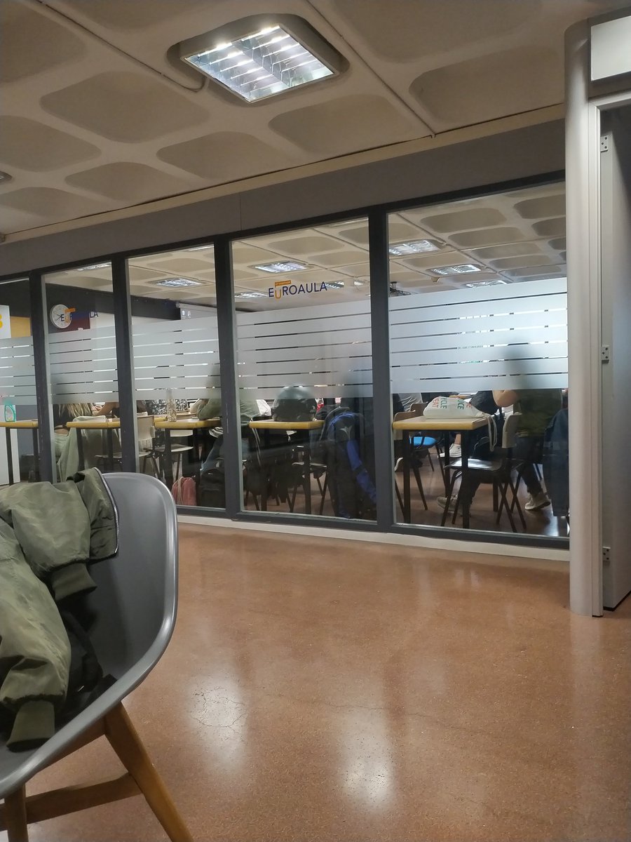 victoramat01's tweet image. 25 ediciones del Postgrado en Terapia Breve con @fundacioudg nos contemplan.
Mil postgraduados.
Vale la pena ser un outsider. 💚