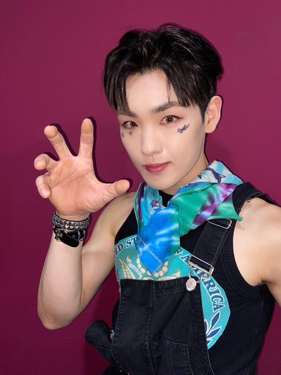 [#GEON]
이번 컴백을 시작으로 앞으로 더 많은 활동을 할 테니 기대해 주셨으면 좋겠어요! 점점 더 성장하는 슈퍼카인드가 될 테니까 기대 많이 해주세요!! 그리고 수록곡인 Mugshot!! 플레이어가 없었으면 존재하지 않는 곡이었을 거예요! 플레이어가 있기에 슈퍼카인드가 존재하니까 언제나 우리