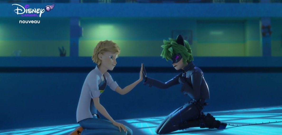 Griffe Noir: ¡Si de verdad fueras yo, entonces tu madre estaría...
Adrien: Lo está.
****
Griffe Noir: ¡Él (Gabriel) no sabe cuando la extraño!
Adrien: Lo sé.

Al final, Adrien fue el único capaz de entender el dolor de su otra versión, en otro universo. 😭 #MLBSpecialSpoilers
