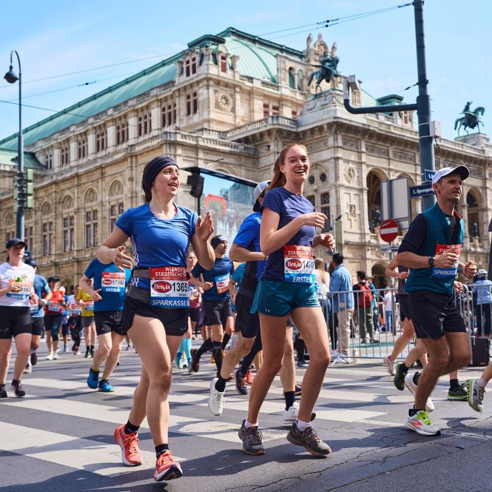 Vienna_Marathon's tweet photo. Heute in 6 Monaten ist Vienna City Marathon. Was macht das mit dir? 😅🏃♀️🏃🙌
The Vienna City Marathon is 6 months from today. What is that doing to you? 😅🏃♀️🏃🙌
#VCM #21April2024 #TogetherWeRun #getmovin #glaubandich #NoHumanIsLimited #RunVienna #viennacitymarathon https://t.co/s5CSiGdqzd