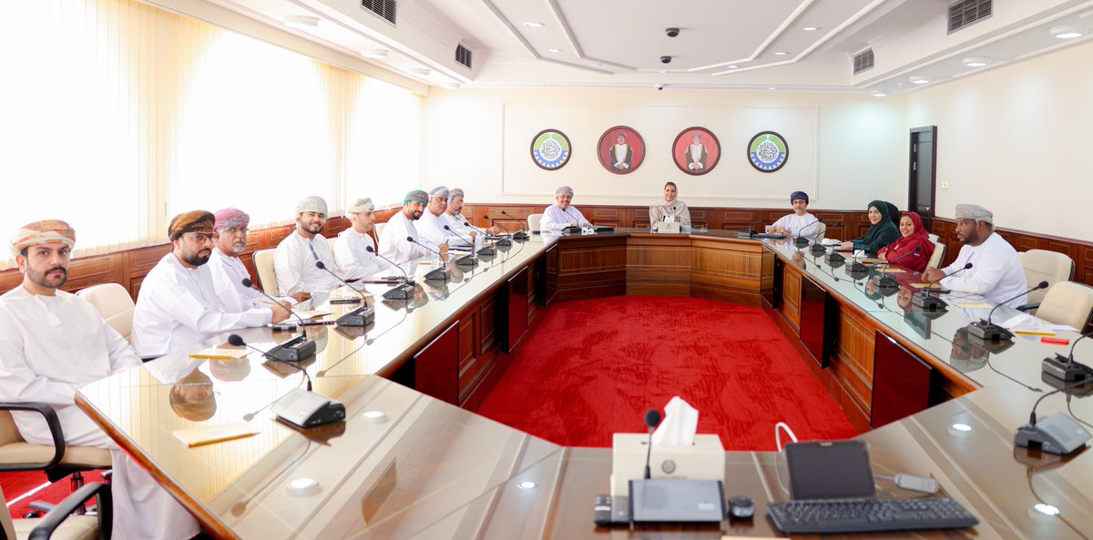 ناقشت غرفة تجارة وصناعة عُمان ممثلة بلجنة السياحة في اجتماع مع عدد من ممثلي شركات السياحة في سلطنة عمان مستجدات القطاع والتحديات التي تواجه هذه الشركات وتعزيز مشاركتها في المعارض الخارجية لتمكينها من دورها في دعم القطاع وتعزيز الجذب السياحي.

وقالت الدكتورة سهام بنت أحمد الحارثية