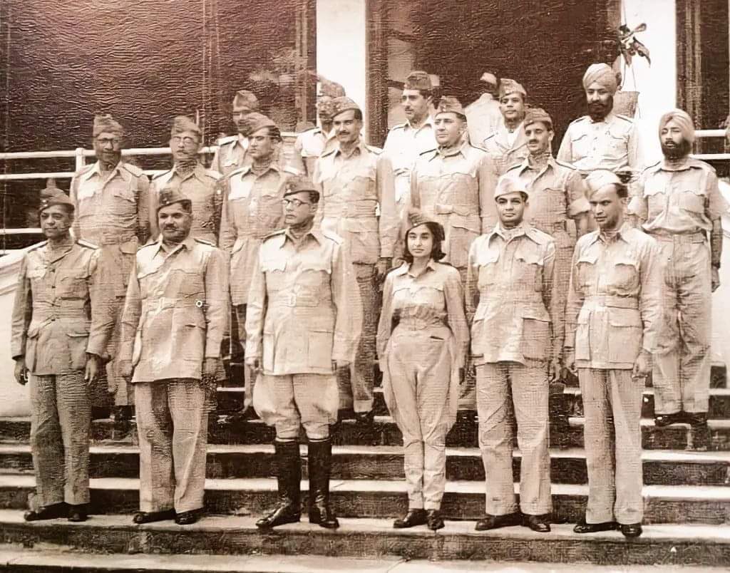 अखण्ड भारत की स्वतंत्रता की घोषणा कर  पहले प्रधानमंत्री के रूप में 21 अक्टूबर 1943 को शपथ ली. विश्व के 09 देशों ने न सिर्फ़ भारत की आज़ादी को स्वीकारा बल्कि नेताजी सुभाष चन्द्र बोस को प्रधानमंत्री और उनके मंत्री मण्डल को भी मान्यता दी.